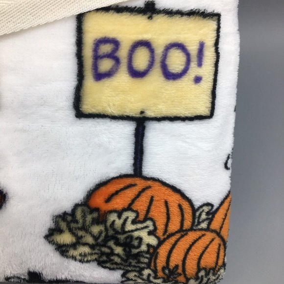 Peanuts Berkshire Halloween Throw Blanket VelvetSoft Great Pumpkin Patch Snoopy - Picture 10 of 11